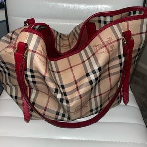 Burberry handbag w| wallet